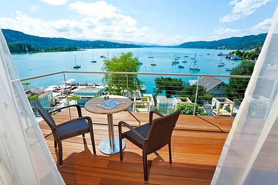 Lake's - My Lake Hotel