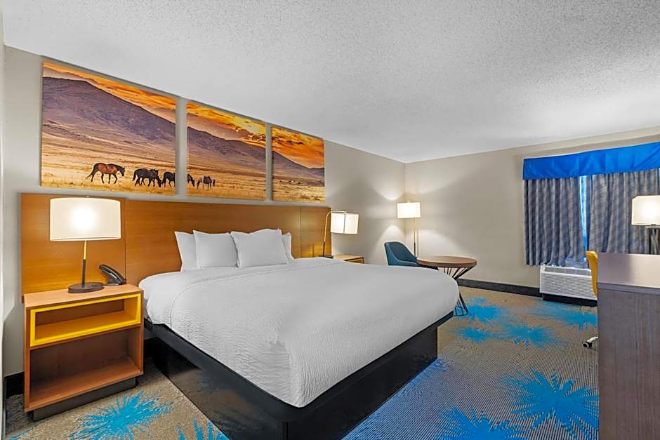 Days Inn & Suites by Wyndham Ridgeland