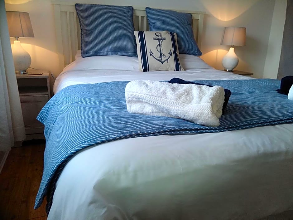 AnchorageWells Entire Cottage OR a King Ensuite on Room Only