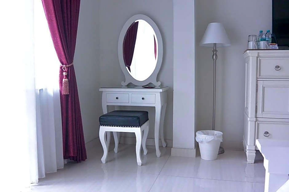 Front One Boutique Baluran Malang