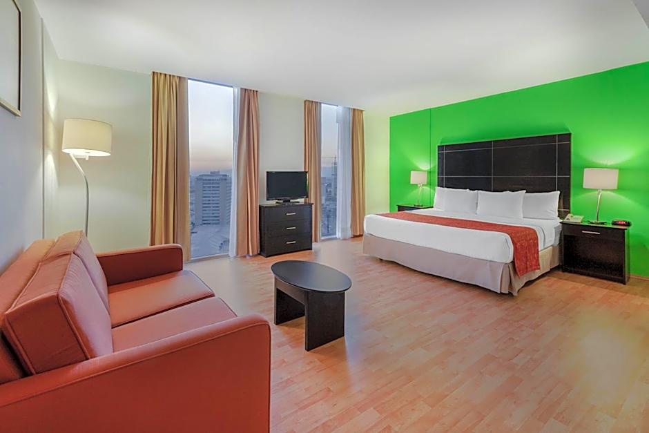 La Quinta Inn & Suites by Wyndham Puebla Palmas