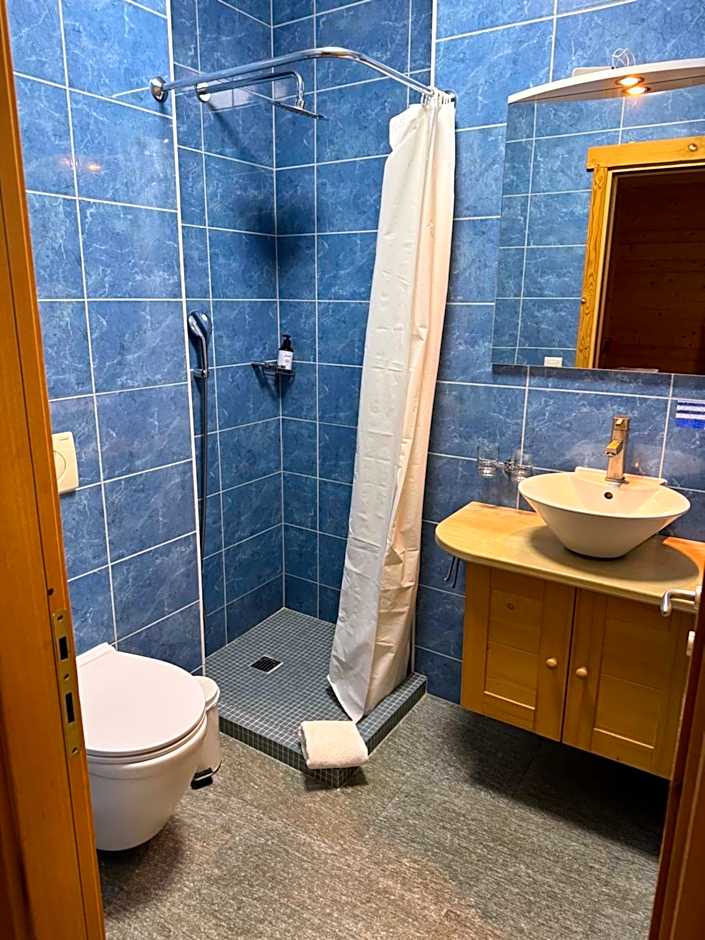 Hotel Between