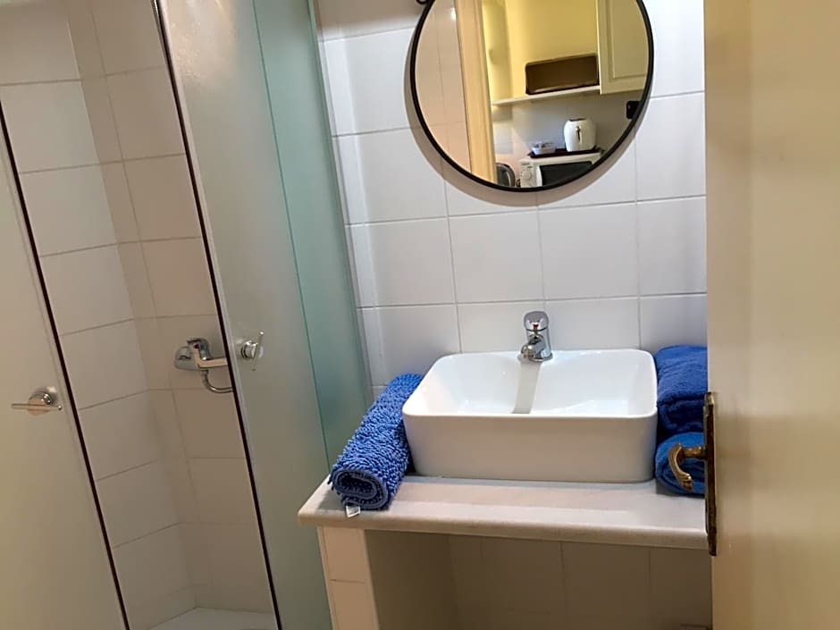 The Mayflower Studios & Apartments