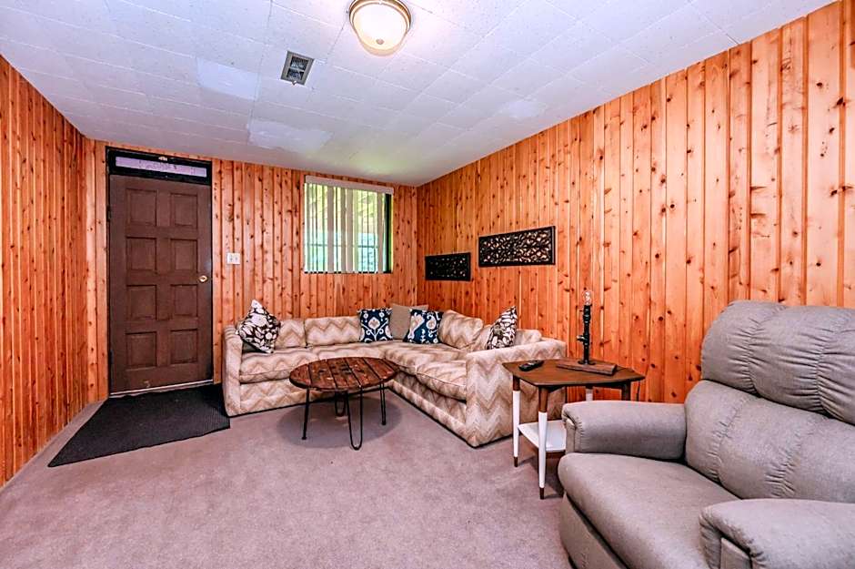 TGIF - Serene Waterfront Retreat