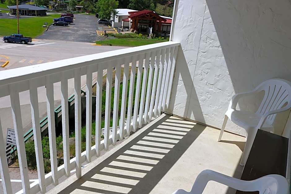 Roosevelt Inn Mount Rushmore