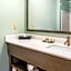 La Quinta Inn & Suites by Wyndham Newport
