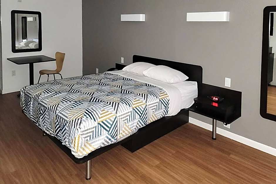 Rodeway Inn & Suites Thousand Palms - Rancho Mirage