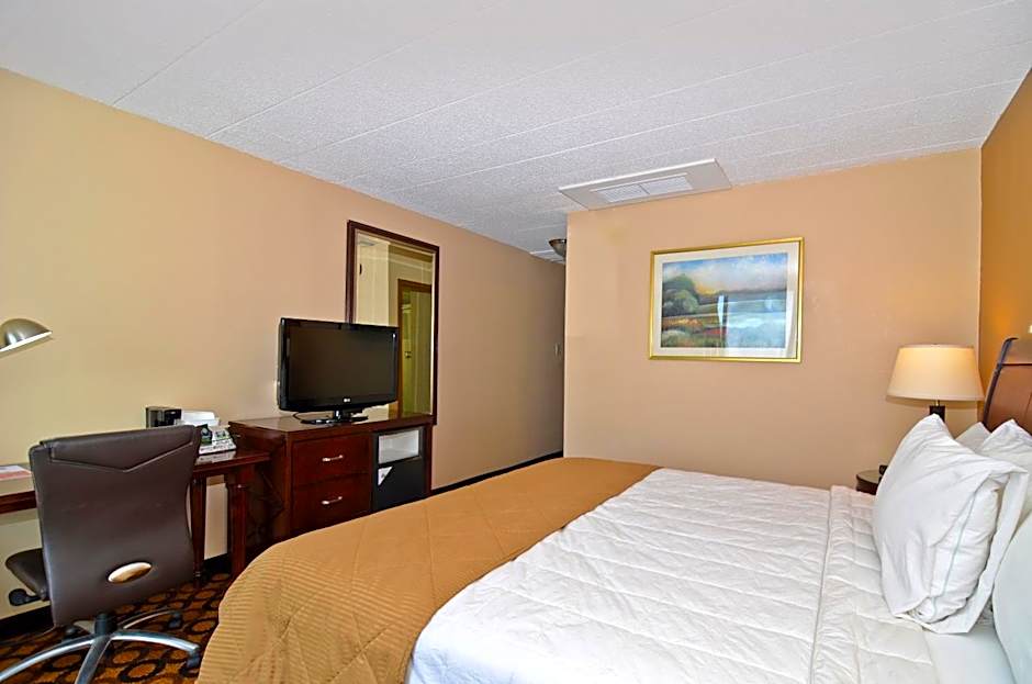 Photo 1 of 5 of Family Suite