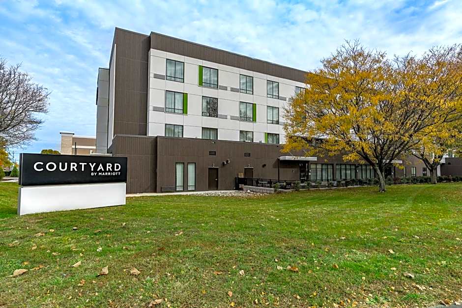 Courtyard by Marriott West Springfield