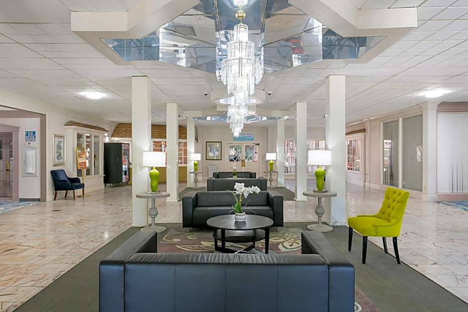 Eisenhower Hotel and Conference Center
