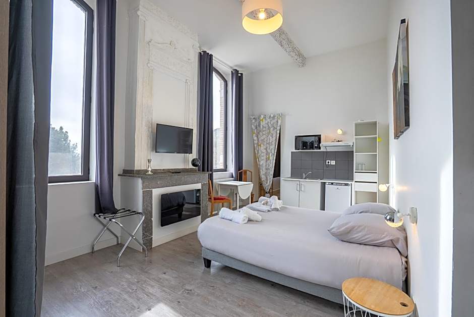 Château Fourclins Domaine privatif 16 personnes Parc & Bassin naturel Proche Toulouse
