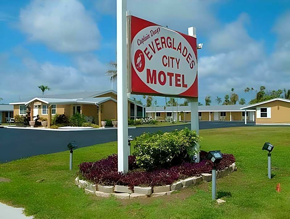 Everglades City Motel - Everglades Adventures Inn