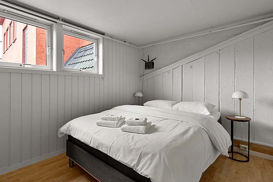 Enter Amalie Apartment Hotel