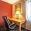 Econo Lodge Inn & Suites