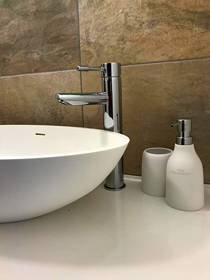 Stones Luxury B&B with hot tub and self-contained rooms