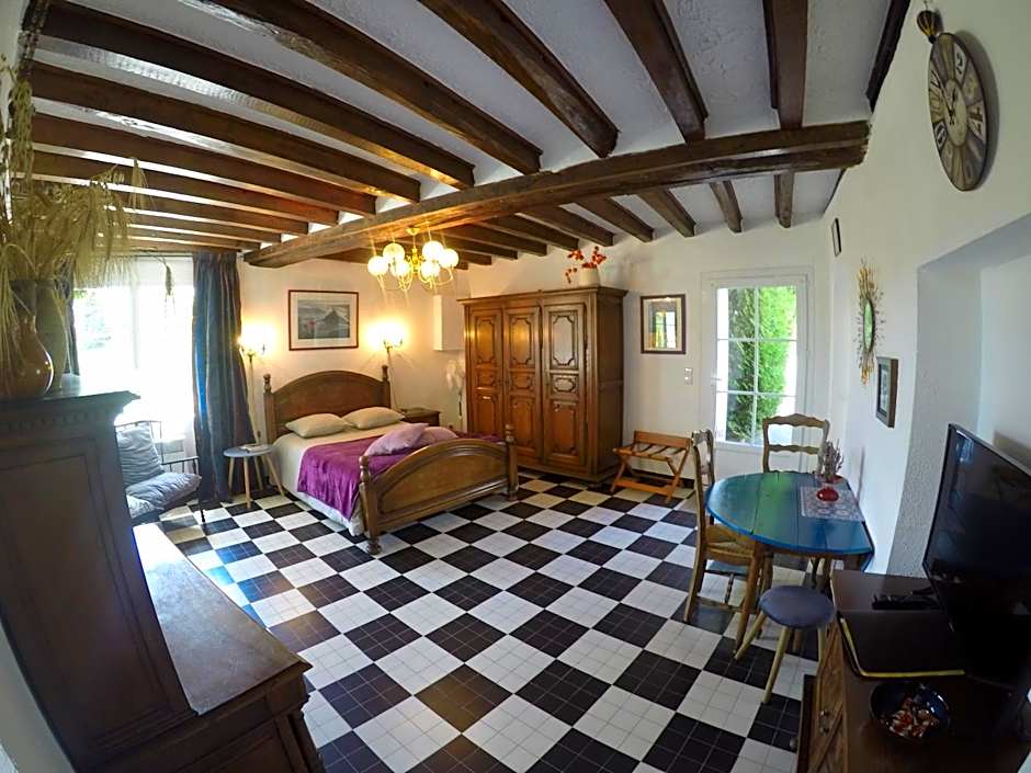 Guest House "Près des Montgolfières"