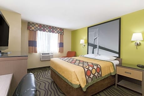 1 Queen Bed Mobility Accessible Room Non-Smoking