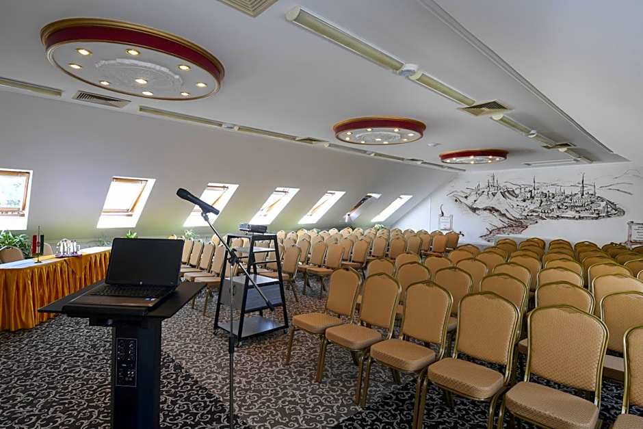 Hotel Korona Wellness, Rendezvény és Borszálloda