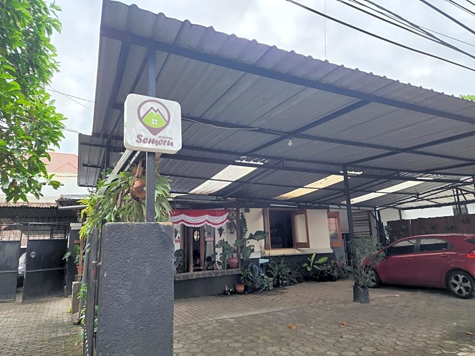 SEMERU HOSTEL MALANG