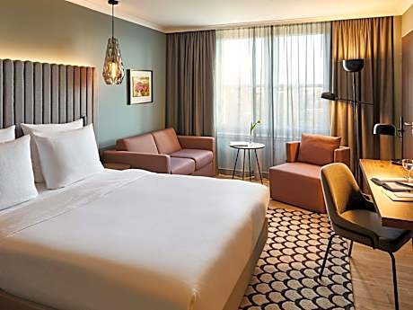 Premium Superior Queen Room