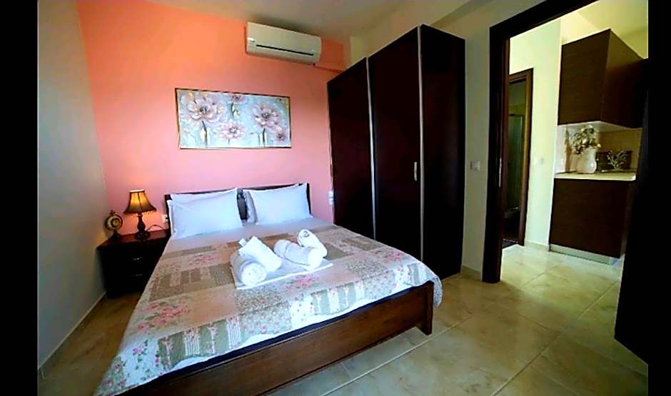 GoldenHill Studios&apartments