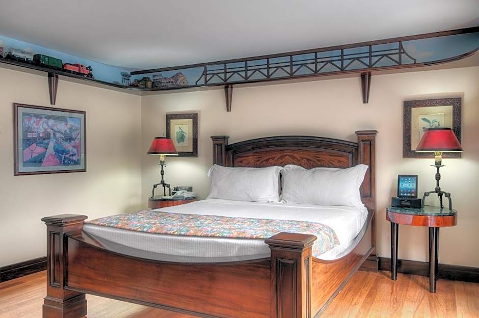 Dinah`S Garden Hotel