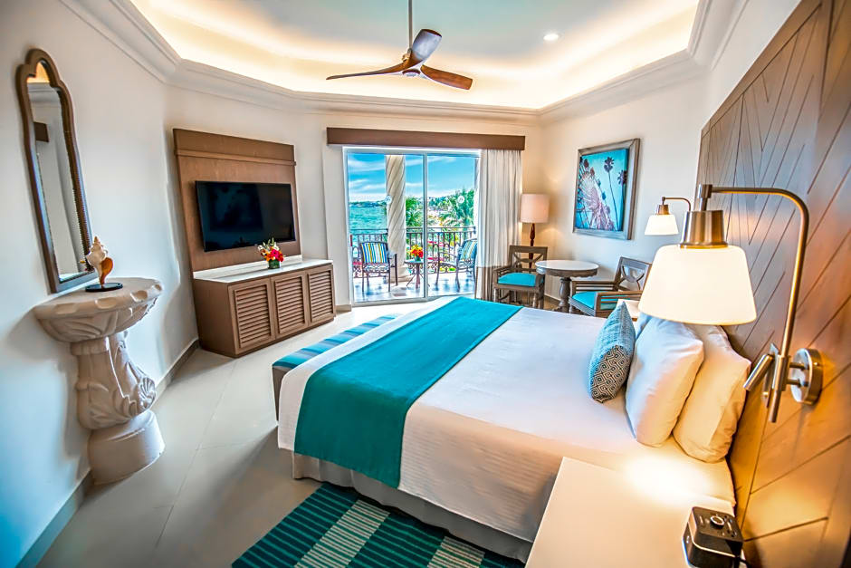 Photo 1 of 1 of Junior Suite, Ocean front