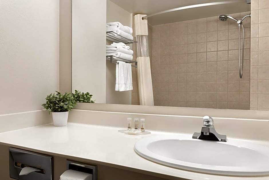 Days Inn by Wyndham Ottawa Airport