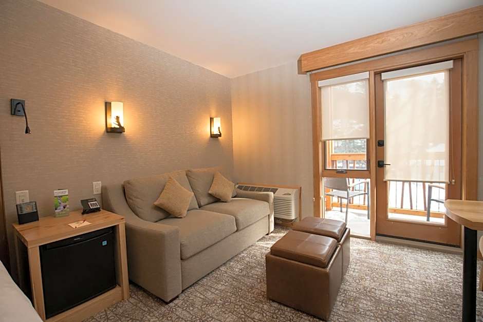 Moose Hotel and Suites