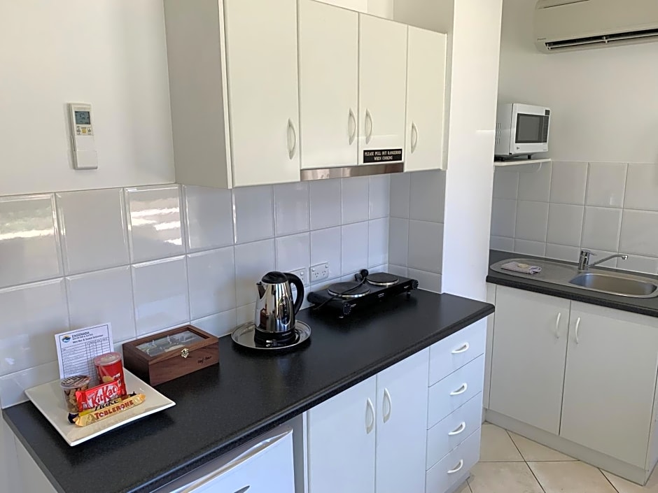 Ensenada Motor Inn and Suites