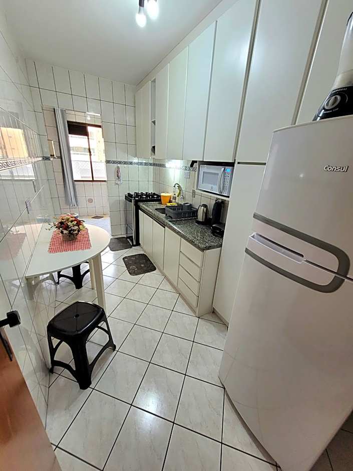Apartamento 200 metros da praia 03 quartos com ar condicionado - Meia Praia - Itapema
