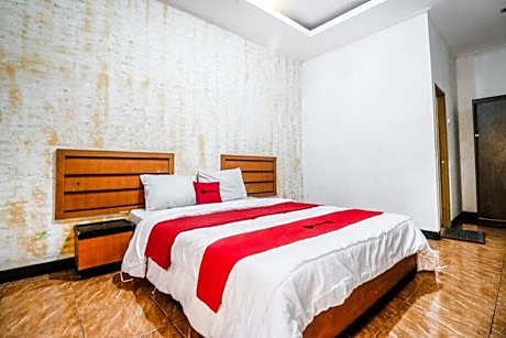 RedDoorz Plus @ Neo Asri Hotel Megamendung Puncak Bogor