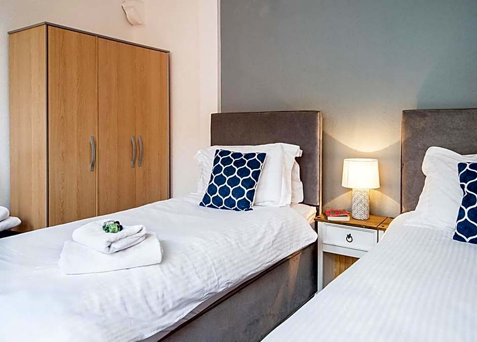 Royal Ashton Townhouse - Taunton