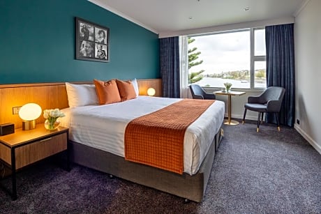 Riverfront King Room - Water Edge (4 Star)