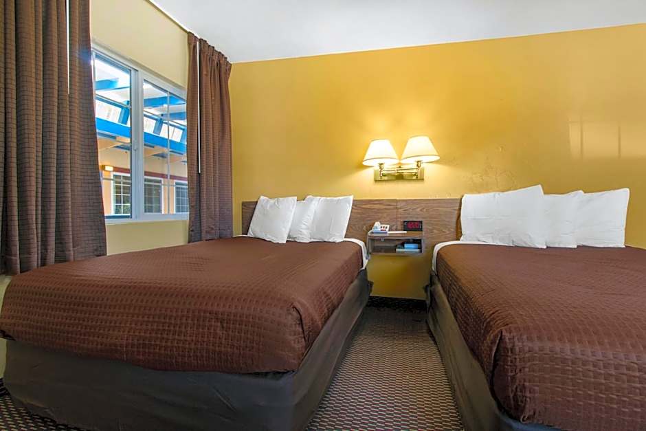 Eureka Town House Motel - Historic Old Town