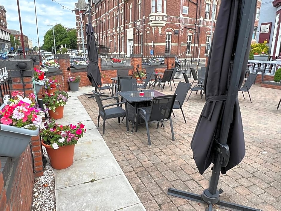 Southport Metro Hotel