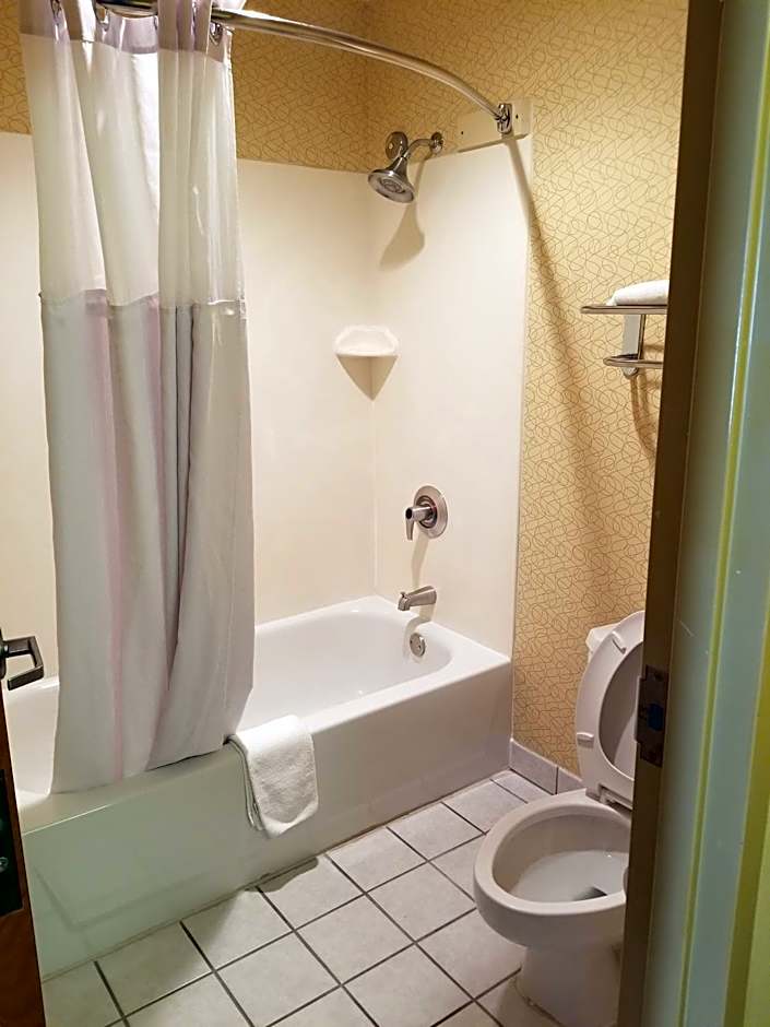 Days Inn by Wyndham Tulsa Central