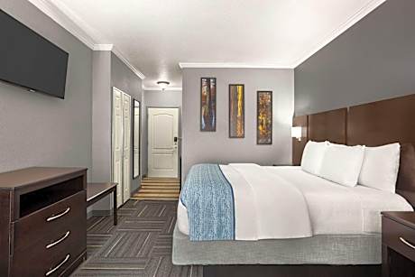 Deluxe King Room - Non-Smoking