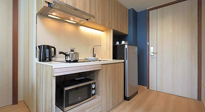 The Quarter Phromphong by UHG