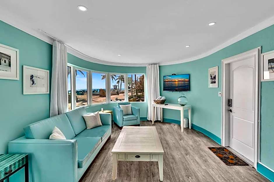 Panoramic beachfront Suite