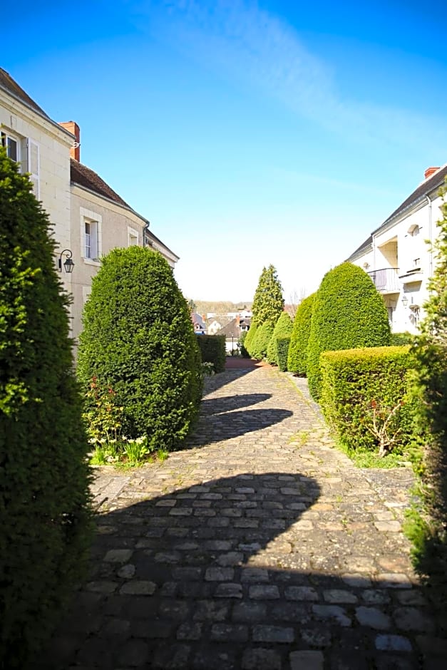 Aux Portes du Château