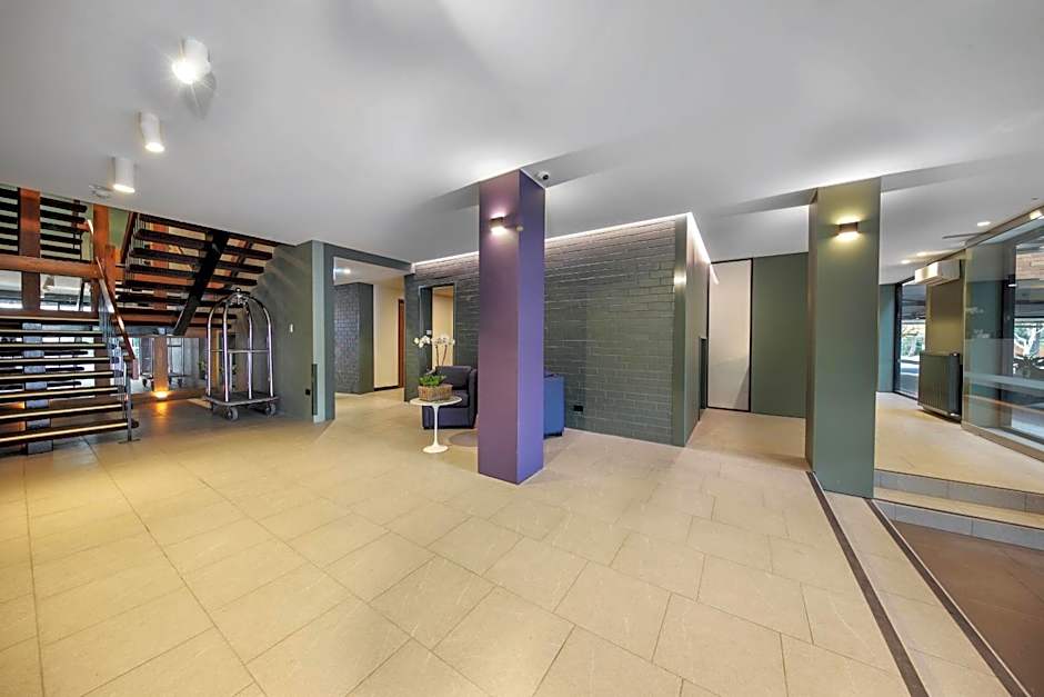 Belconnen Way Hotel & Serviced Apartments