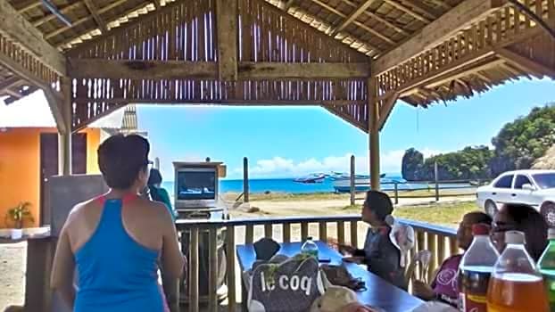 RMTM's Beachfront Accommodation - Caramoan