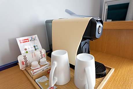 1 Queen Suite Mid floor