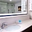 Hampton Inn By Hilton & Suites Kansas City-Country Club Plaza