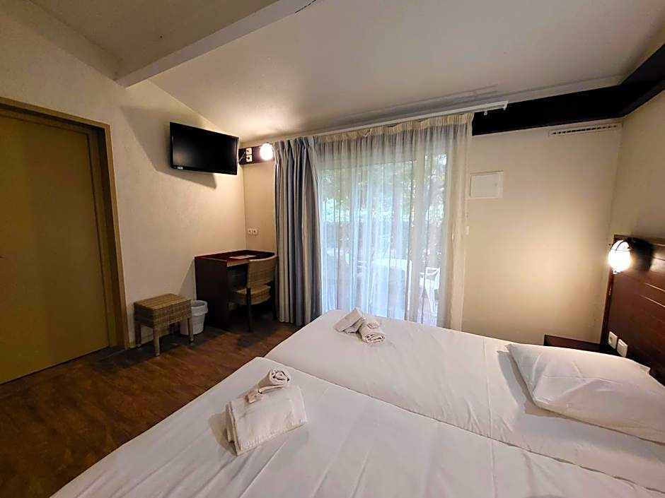 Photo 1 of 4 of Quadruple Room