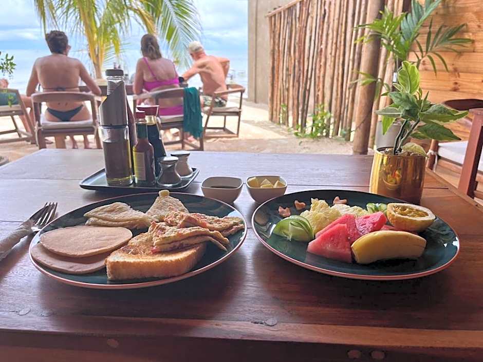 Aluna Beach Apartments