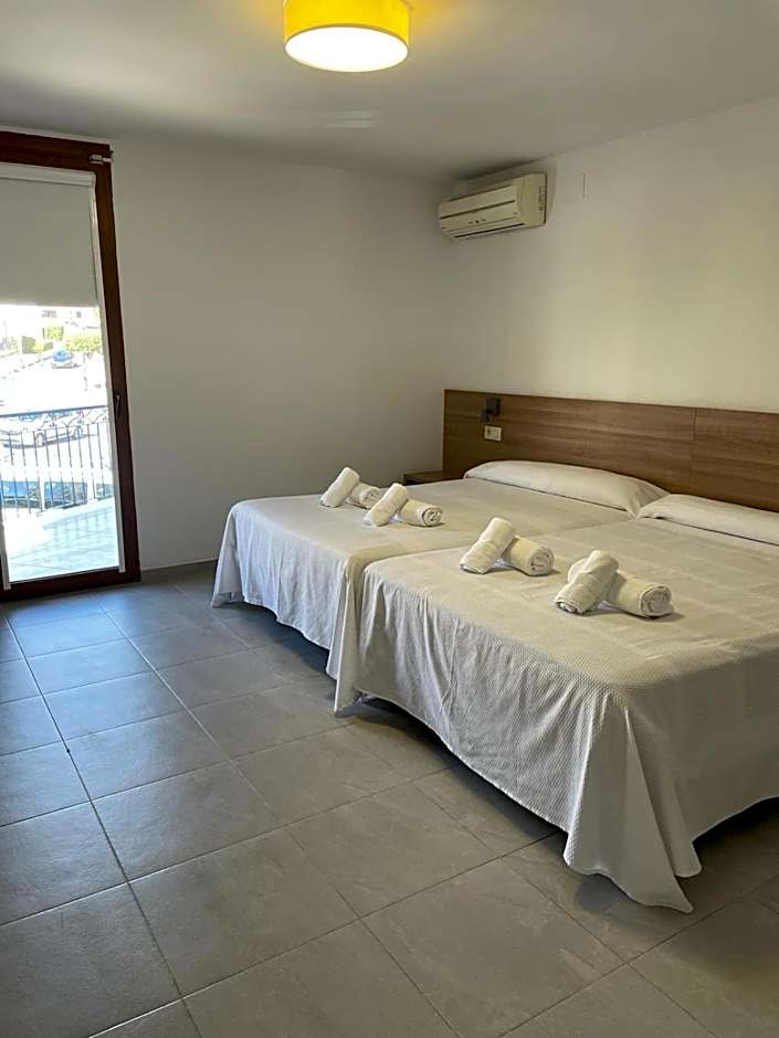 Photo 1 of 6 of Superior 2 Queen Beds