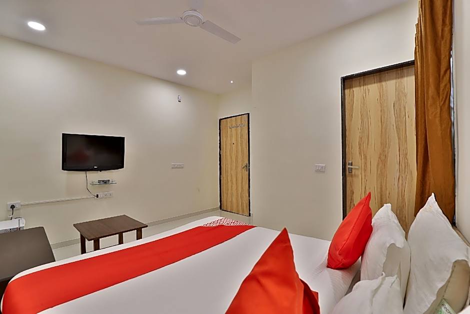 Hotel Radhanand by OYO Rooms – Ahmedabad, TN