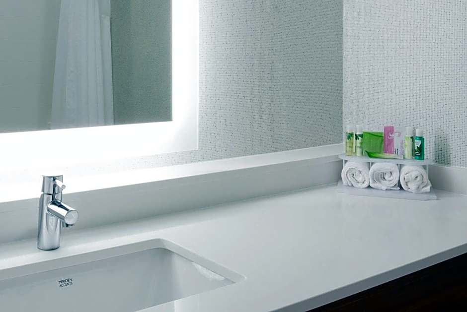 Holiday Inn Express Hotel & Suites Minneapolis-Golden Valley By IHG